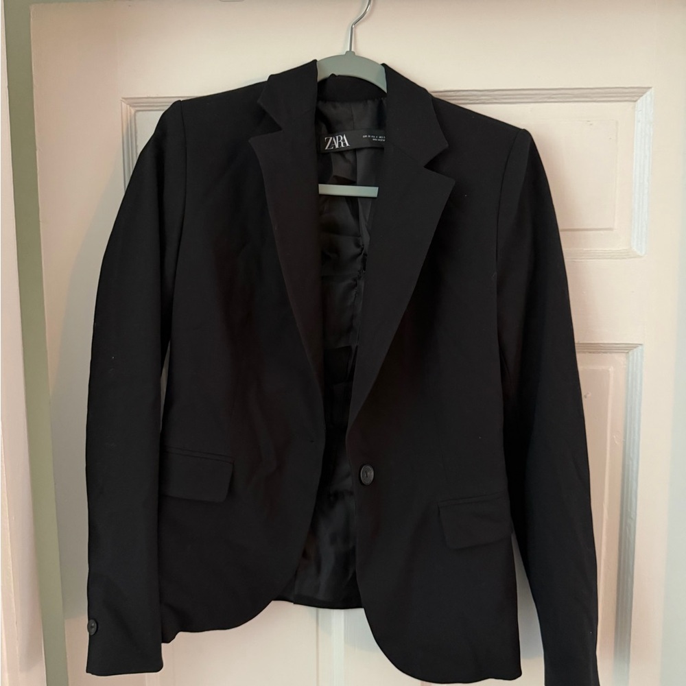 Zara Women’s Black Blazer